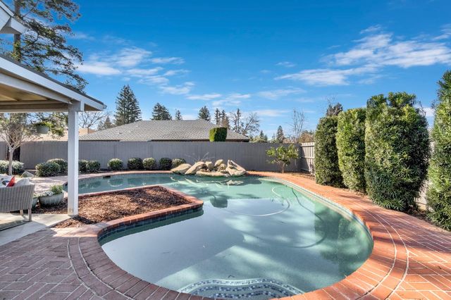 509 E Everglade Avenue, Fresno, CA 93720