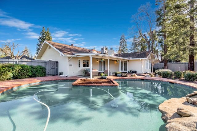 509 E Everglade Avenue, Fresno, CA 93720