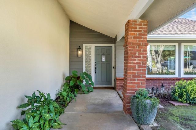 509 E Everglade Avenue, Fresno, CA 93720