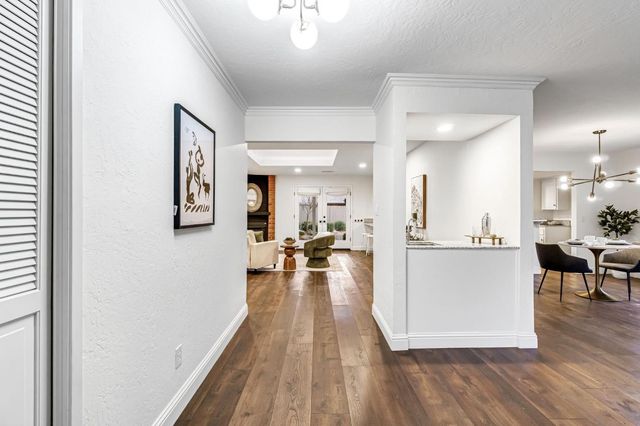 509 E Everglade Avenue, Fresno, CA 93720