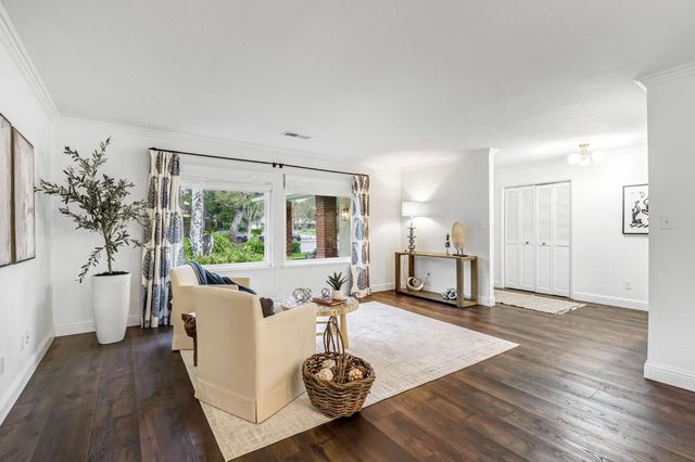 509 E Everglade Avenue, Fresno, CA 93720