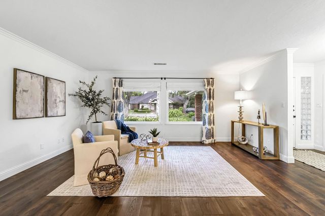 509 E Everglade Avenue, Fresno, CA 93720