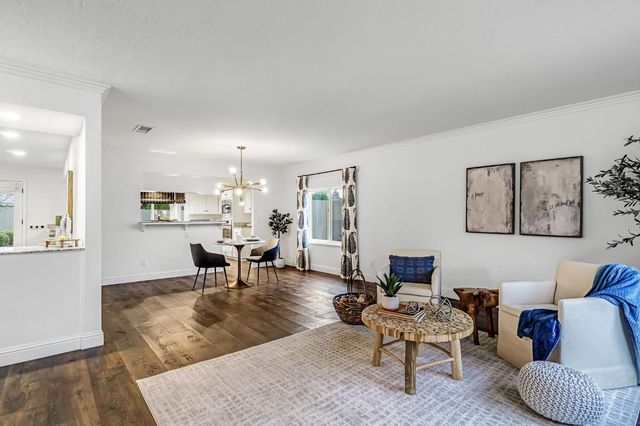 509 E Everglade Avenue, Fresno, CA 93720