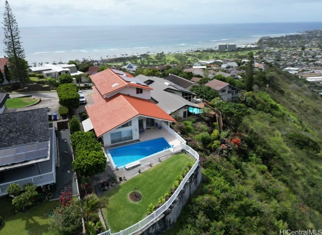 1728 Kumakani Loop, Honolulu, HI 96821