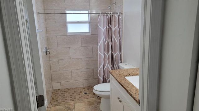 608 SE 13th TER, Cape Coral, FL 33990