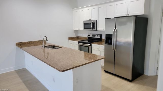 608 SE 13th TER, Cape Coral, FL 33990