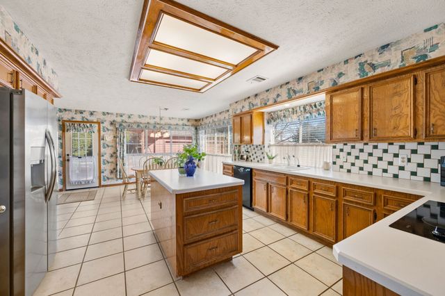 712 Foxmoor Court, Highland Village, TX 75077