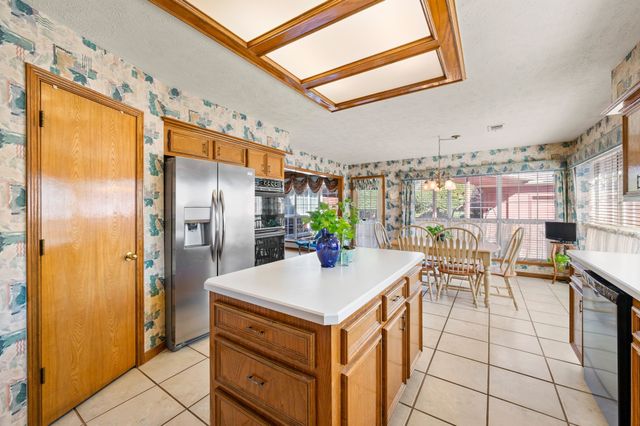 712 Foxmoor Court, Highland Village, TX 75077