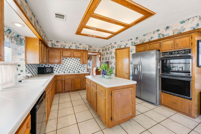 712 Foxmoor Court, Highland Village, TX 75077