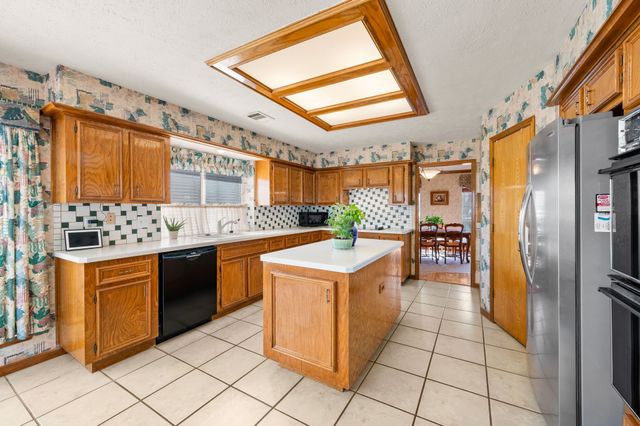 712 Foxmoor Court, Highland Village, TX 75077