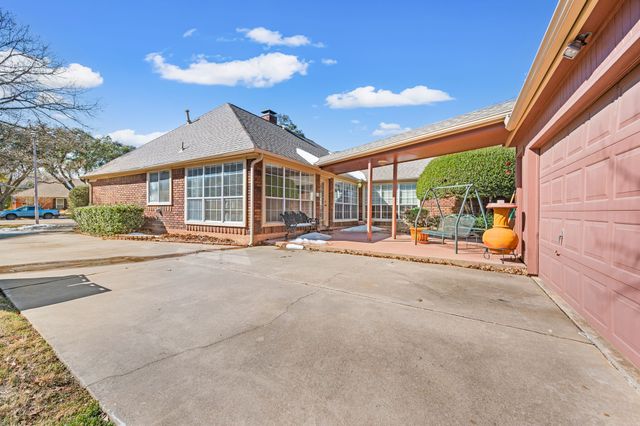 712 Foxmoor Court, Highland Village, TX 75077