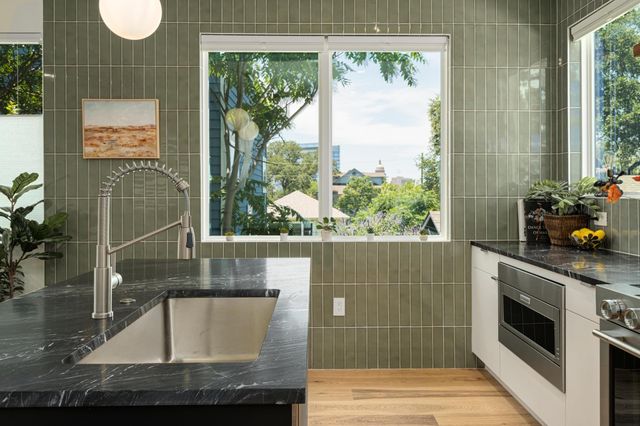 1007 E 15th ST 2, Austin, TX 78702
