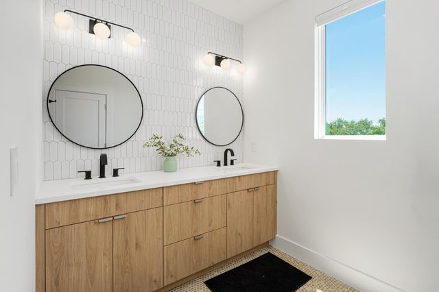 1007 E 15th ST 2, Austin, TX 78702