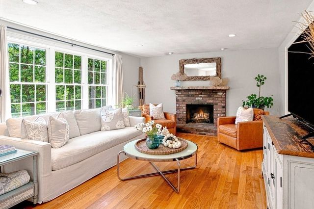 30 Pawtuxet, Plymouth, MA 02360