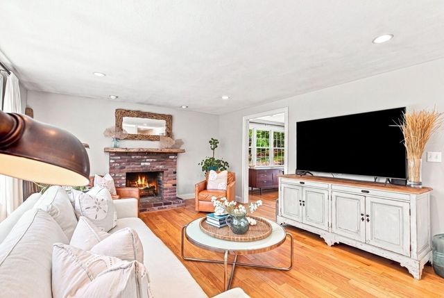30 Pawtuxet, Plymouth, MA 02360