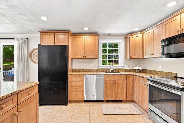 30 Pawtuxet, Plymouth, MA 02360