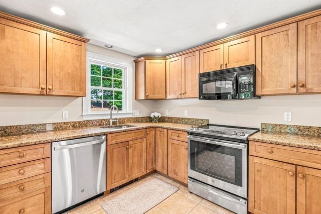 30 Pawtuxet, Plymouth, MA 02360