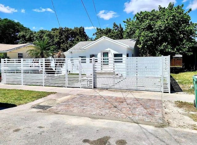1945 NW 51 st Ter, Miami, FL 33142