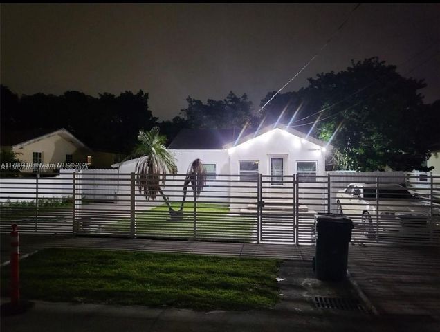 1945 NW 51 st Ter, Miami, FL 33142