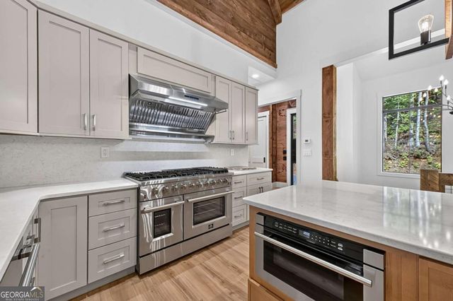 412 Mountain Tops Circle, Blue Ridge, GA 30513