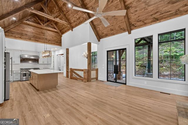 412 Mountain Tops Circle, Blue Ridge, GA 30513