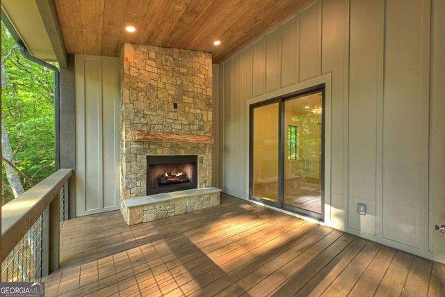 412 Mountain Tops Circle, Blue Ridge, GA 30513
