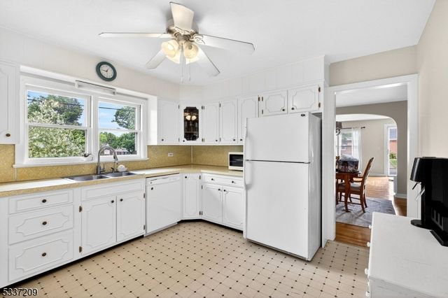 122 Aurora St, Lopatcong Twp., NJ 08865