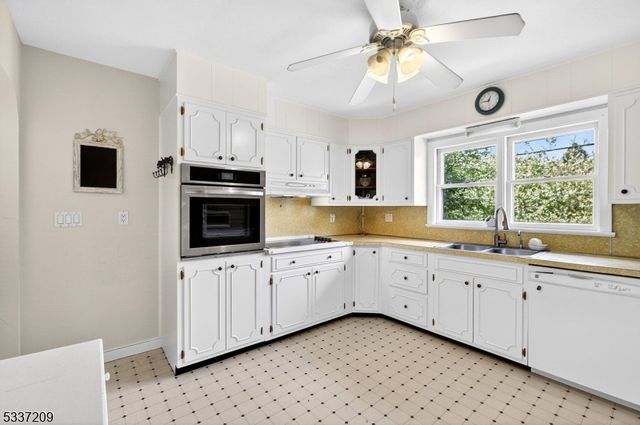 122 Aurora St, Lopatcong Twp., NJ 08865