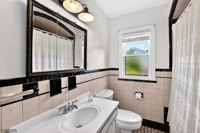 122 Aurora St, Lopatcong Twp., NJ 08865