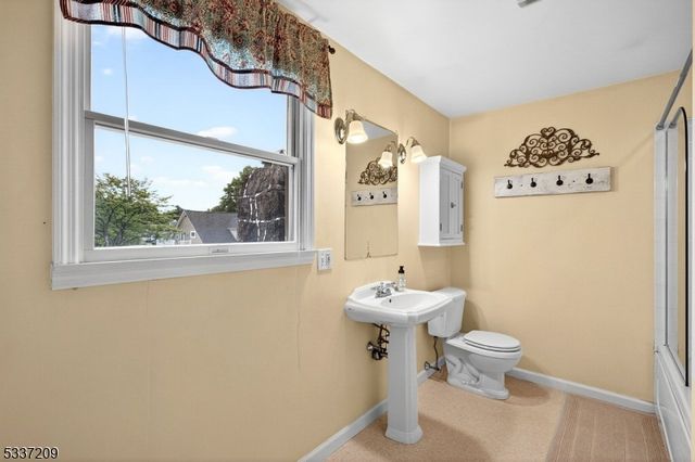 122 Aurora St, Lopatcong Twp., NJ 08865