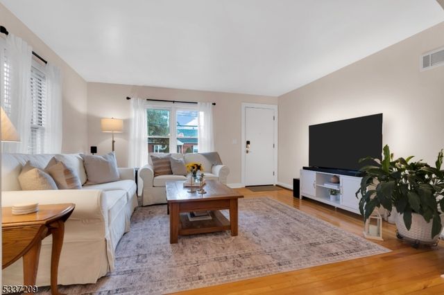 122 Aurora St, Lopatcong Twp., NJ 08865