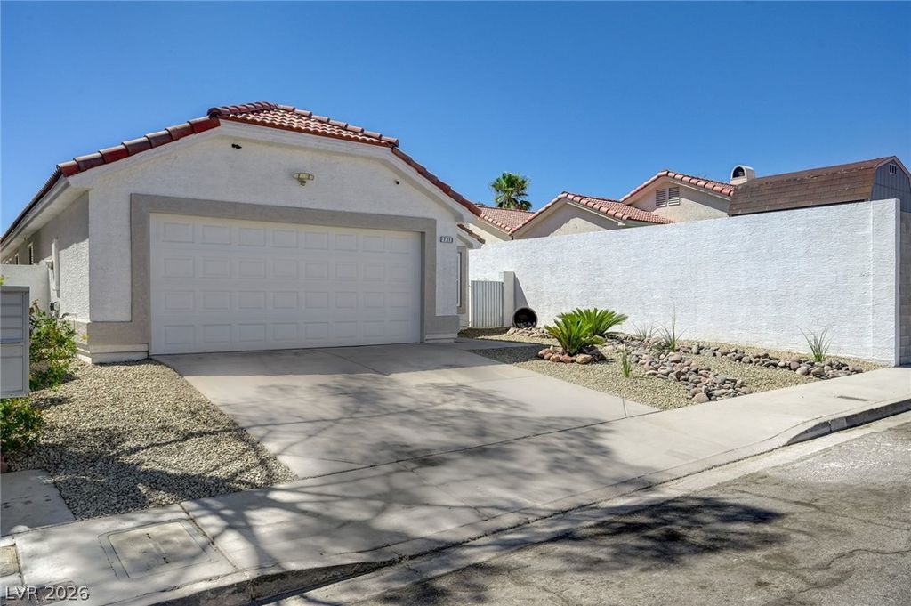 7313 Silver Ridge Drive, Las Vegas, NV 89128 — photo 3