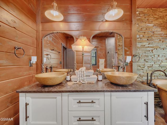 1005 Walini Way, Sevierville, TN 37876