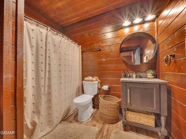 1005 Walini Way, Sevierville, TN 37876