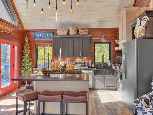 1005 Walini Way, Sevierville, TN 37876