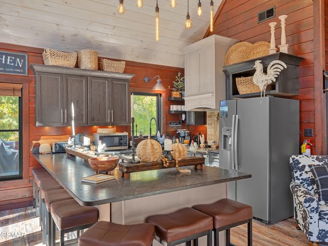 1005 Walini Way, Sevierville, TN 37876