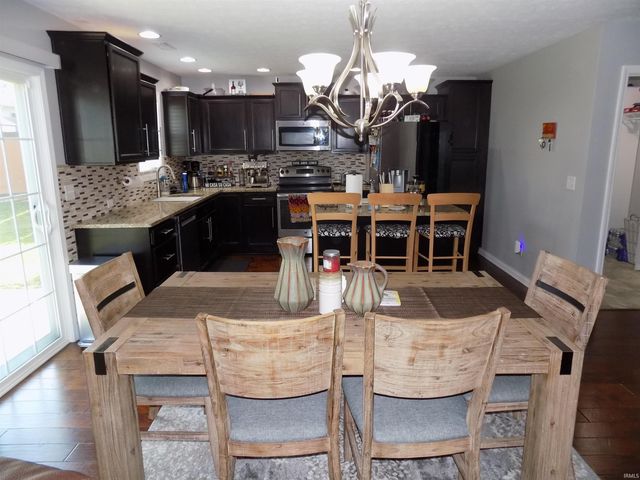 835 Groveview Court, Evansville, IN 47711