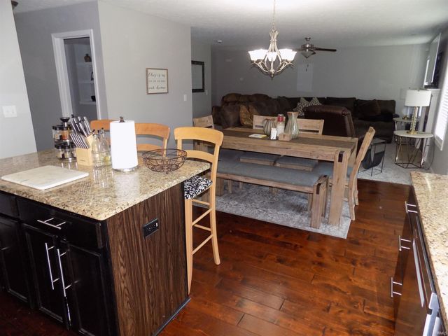 835 Groveview Court, Evansville, IN 47711