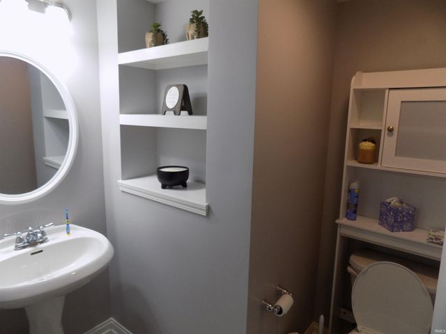835 Groveview Court, Evansville, IN 47711