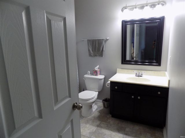 835 Groveview Court, Evansville, IN 47711