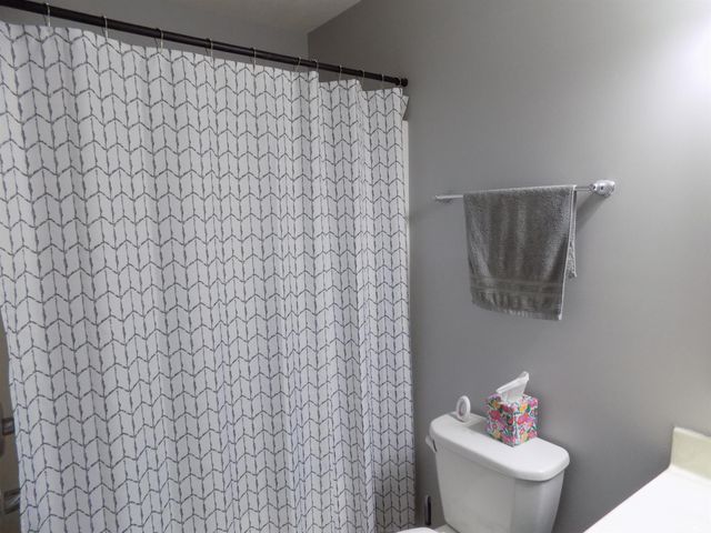 835 Groveview Court, Evansville, IN 47711
