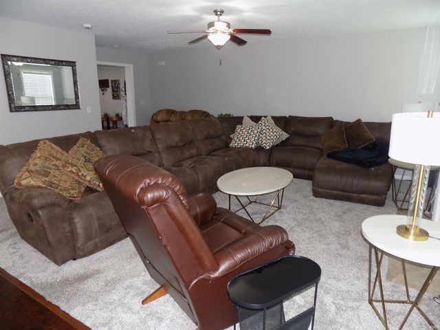 835 Groveview Court, Evansville, IN 47711
