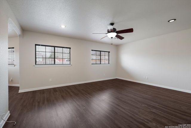 233 Springtree Trl, Cibolo, TX 78108