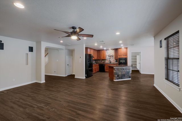 233 Springtree Trl, Cibolo, TX 78108