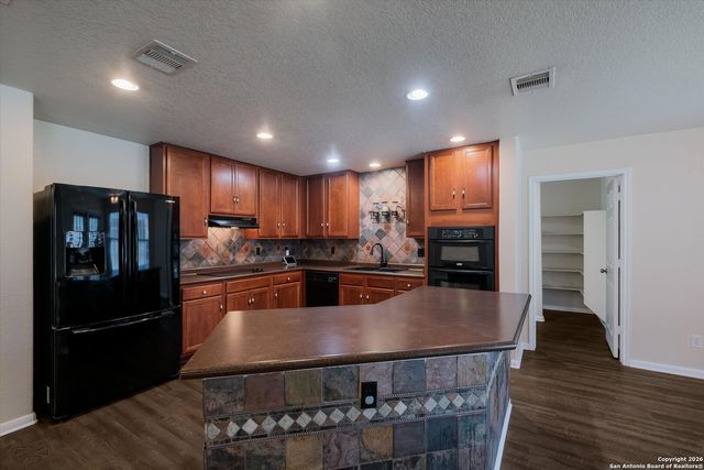 233 Springtree Trl, Cibolo, TX 78108