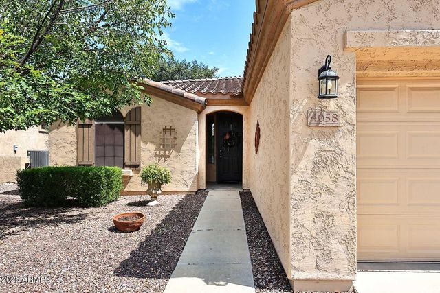 4058 E RAKESTRAW Lane, Gilbert, AZ 85298