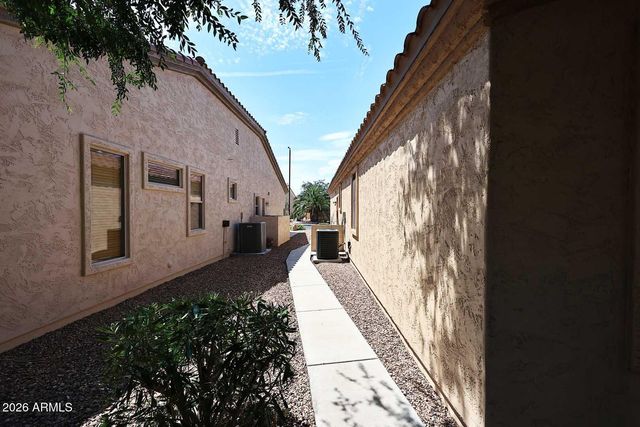 4058 E RAKESTRAW Lane, Gilbert, AZ 85298
