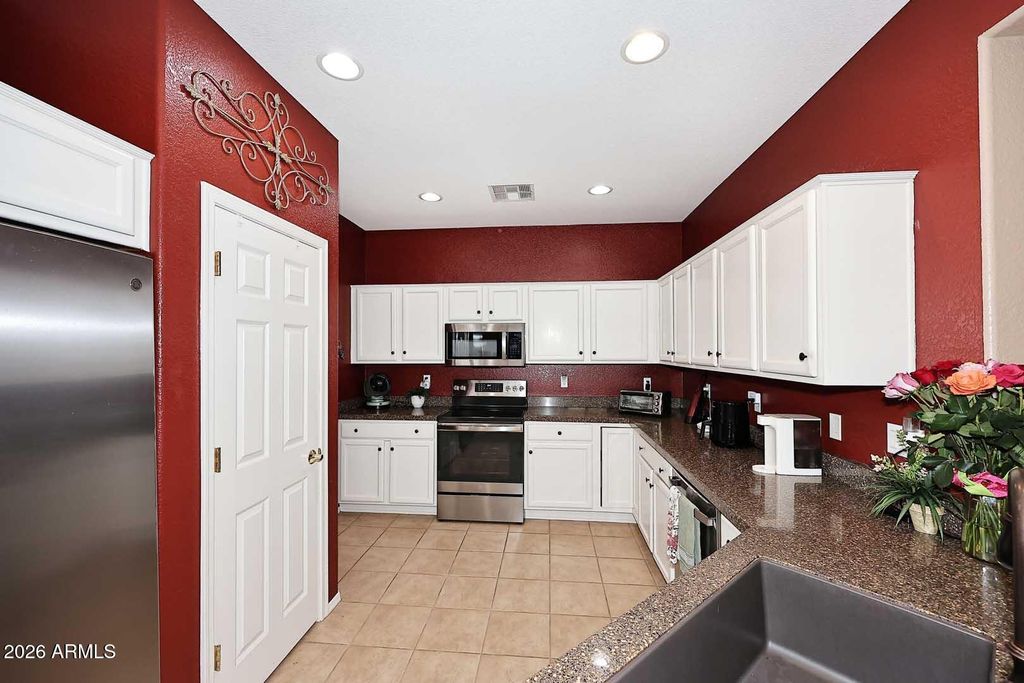 4058 E RAKESTRAW Lane, Gilbert, AZ 85298 — photo 4