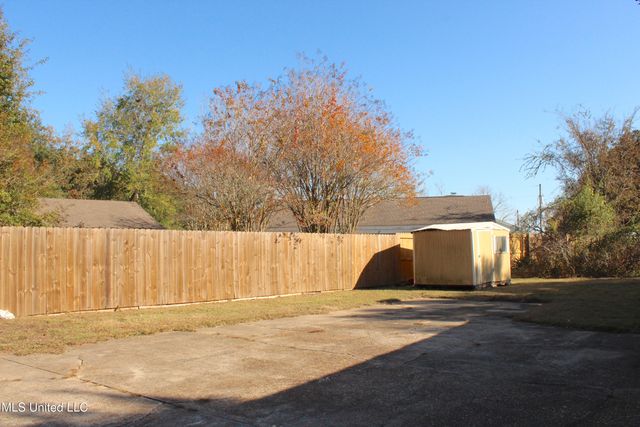 2104 Sandalwood Place, Gautier, MS 39553