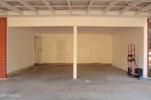 2104 Sandalwood Place, Gautier, MS 39553